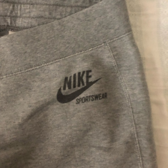 NIKE grey sweatpants - Picture 2 of 4